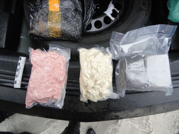 Почти 2,5 кг наркотиков обнаружили полицейские в багажнике иномарки в Кстове - фото 4