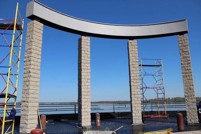 За синим забором: реконструкция Нижне-Волжской набережной близится к завершению (ФОТО) - фото 29
