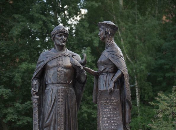 В Нижнем Новгороде освятили памятник Петру и Февронии (ФОТО) - фото 1