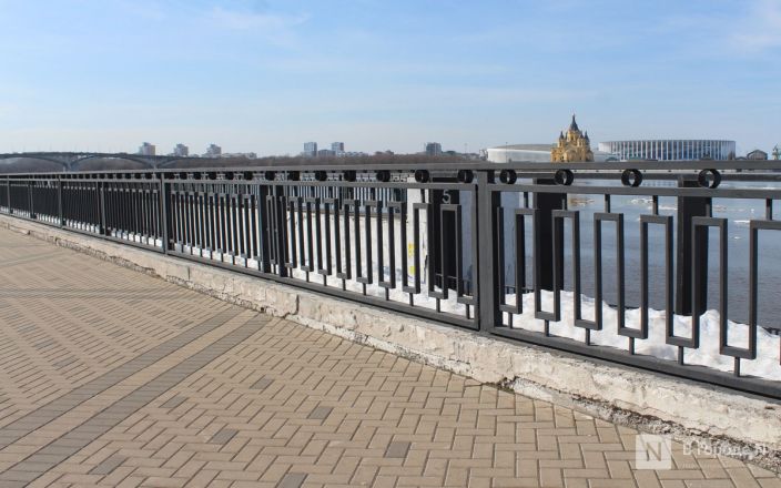 Трещит по швам: как выглядит центр Нижнего Новгорода после аномальной зимы — фоторепортаж - фото 152