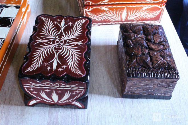 Танк-мангал и деревянные иконы: фоторепортаж с новой выставки от заключенных в Нижнем Новгороде - фото 64