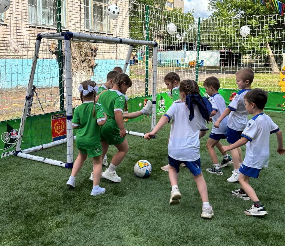 Три новых футбольных поля появились в детсадах Дзержинска - фото 1