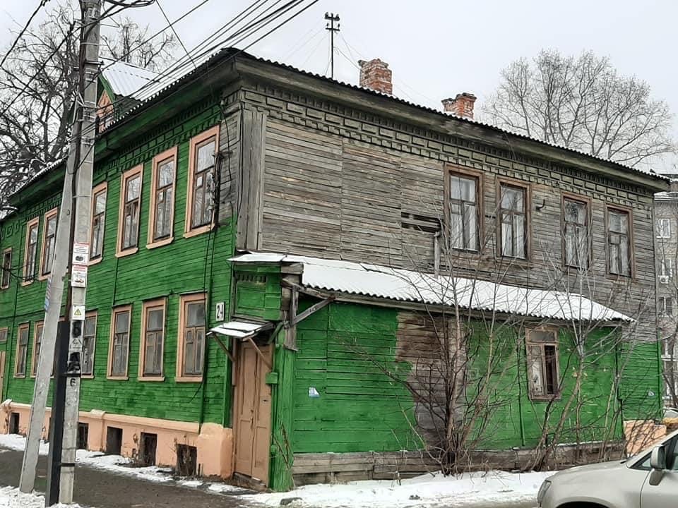 Нижегородцы возмутились покраске расселенного аварийного дома