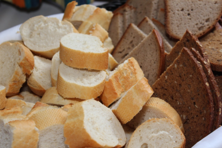 Пять из шести батонов известных торговых марок не прошли проверку Росконтроля