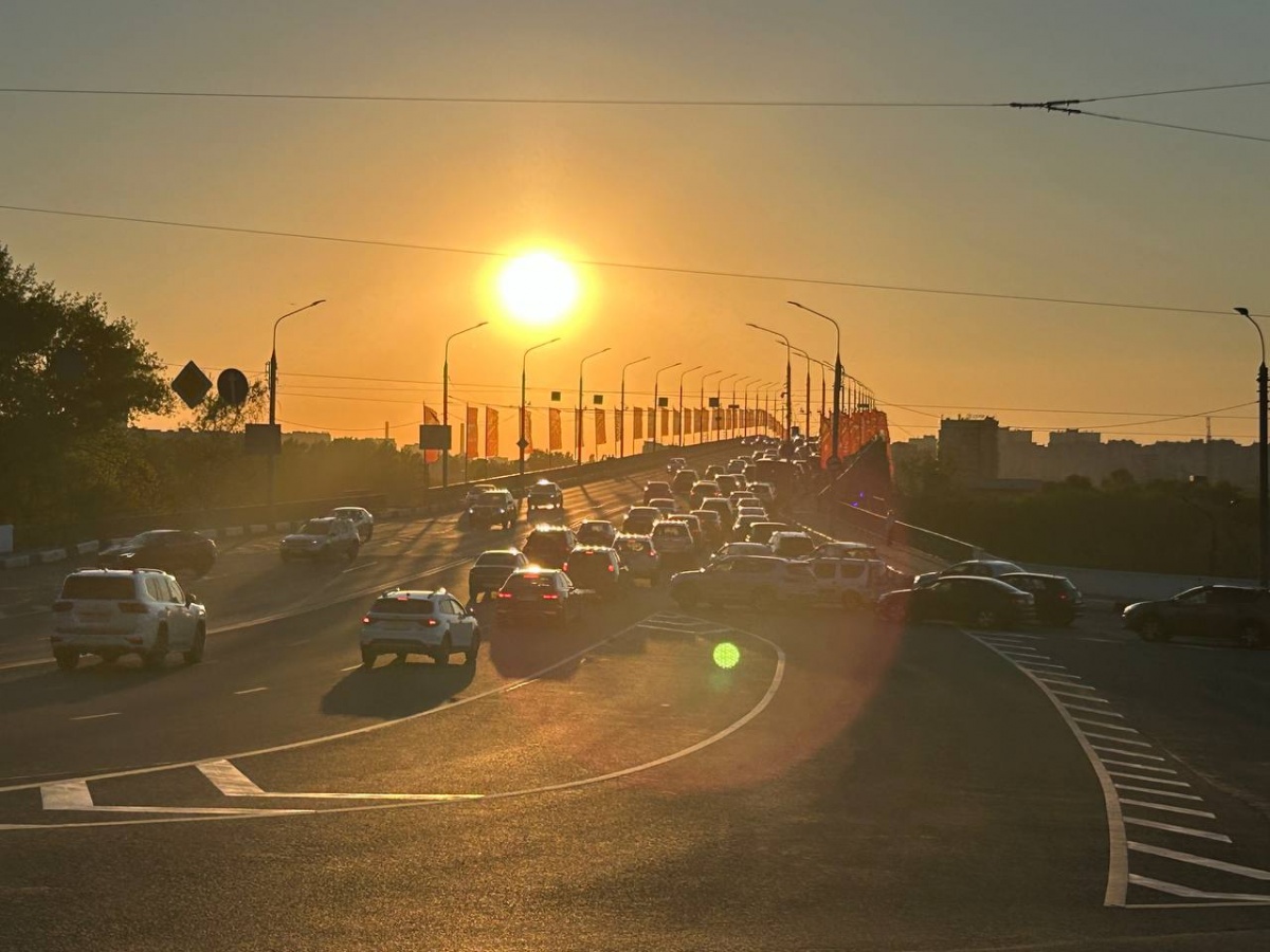 Женщина упала в Оку с Канавинского моста В Нижнем Новгороде - фото 1