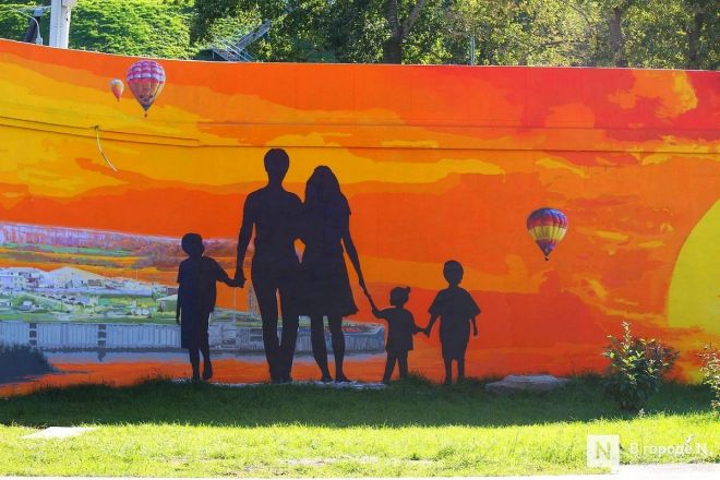 Нижегородцам показали, как выглядит граффити с закатами на Канавинском мосту - фото 4