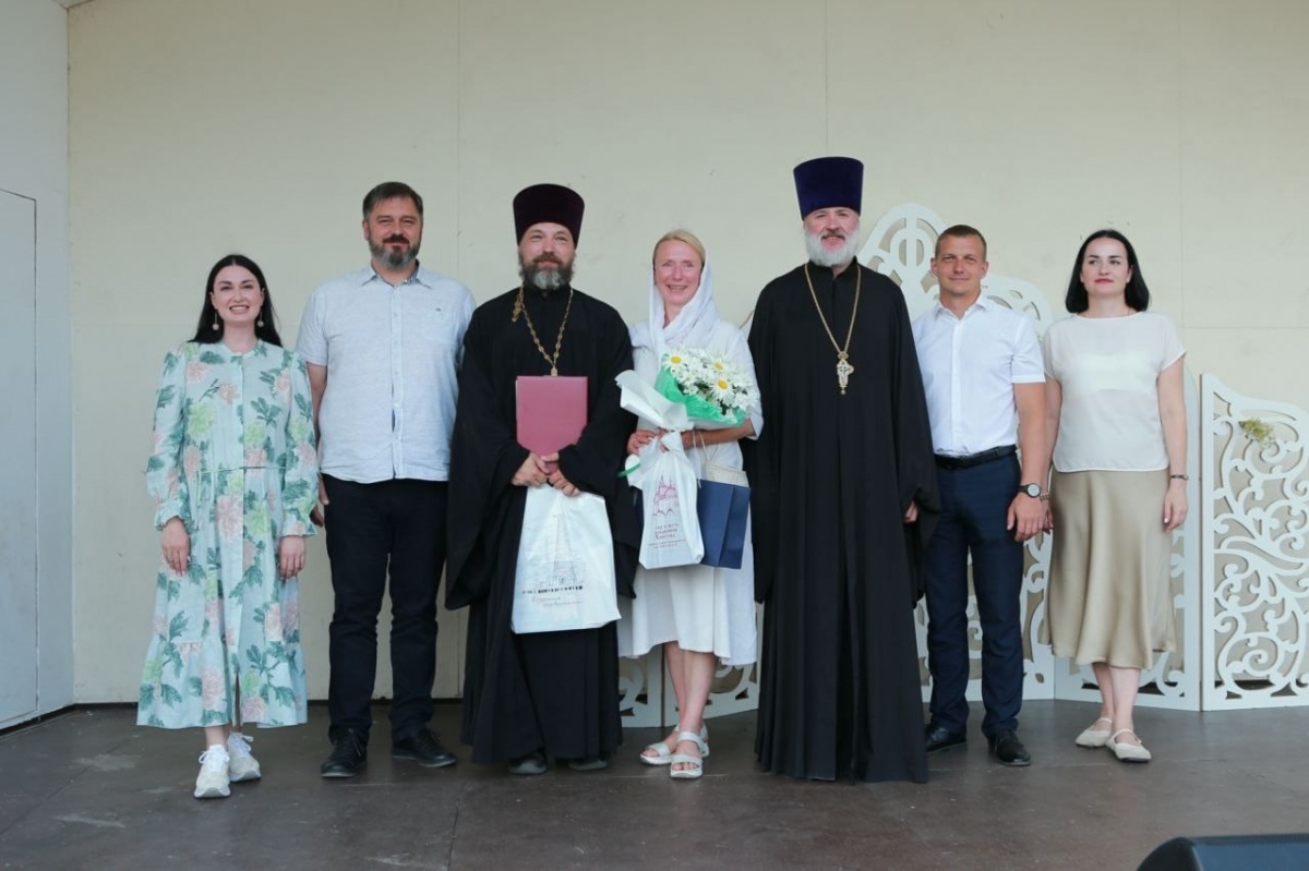 Михаил Клинков поздравил дзержинцев с Днем семьи, любви и верности - фото 1