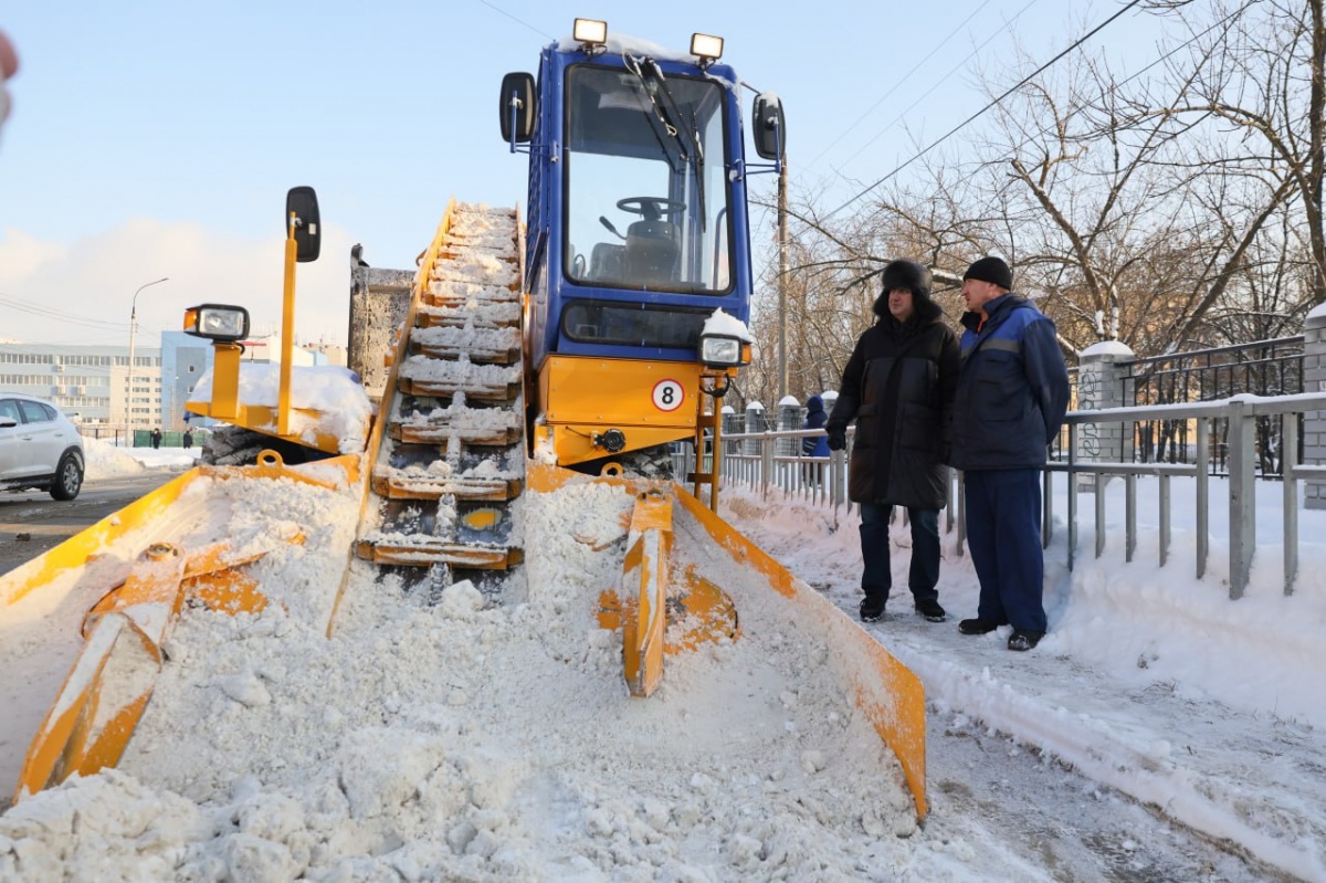 После снегопада с улиц Дзержинска убрали 37 тысяч кубометров снега - фото 1