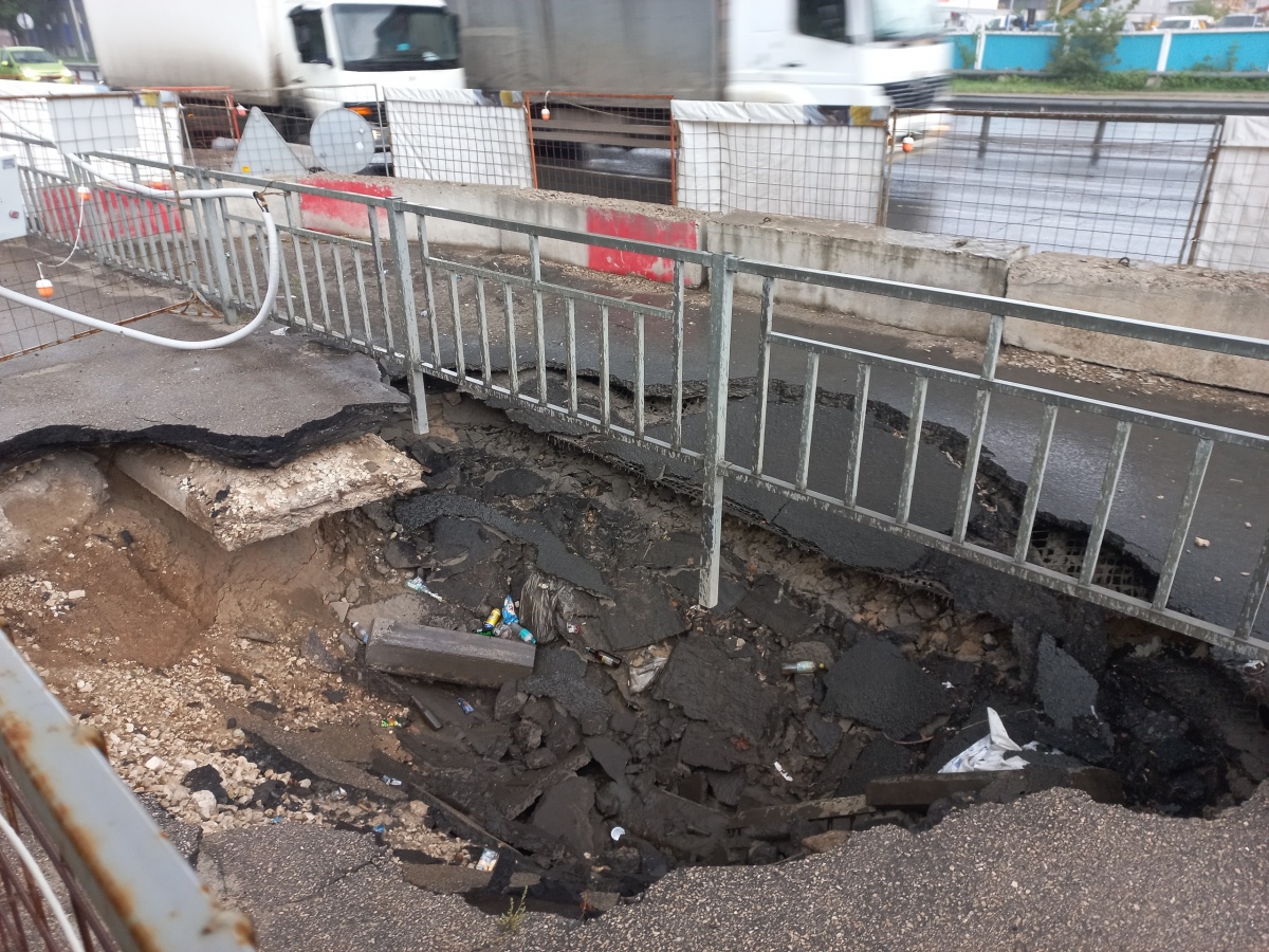 Нижегородские власти назвали сроки ликвидации ям на улице Новикова-Прибоя - фото 1
