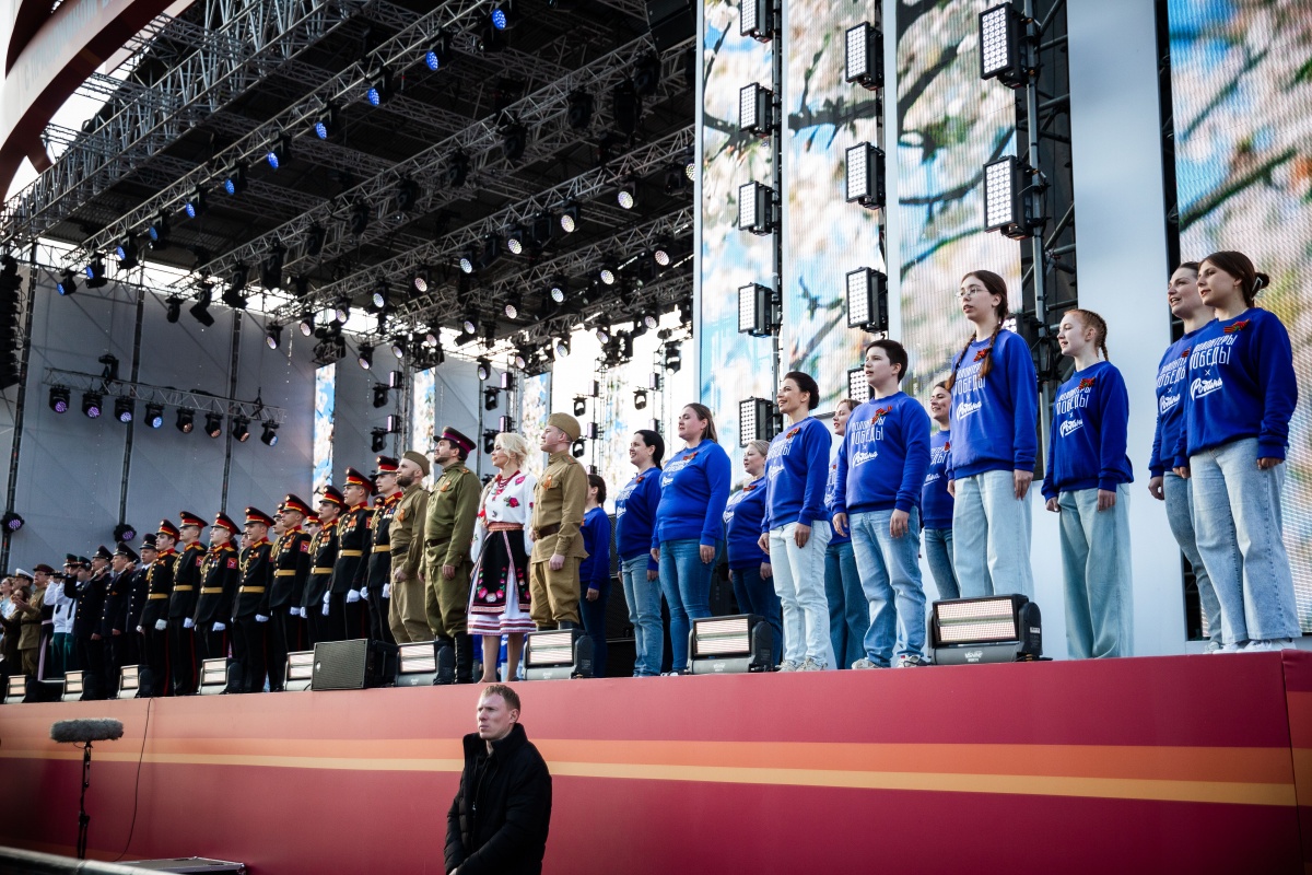Более ста нижегородцев спели &laquo;Военные песни у Кремля&raquo; - фото 1