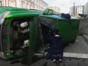 УАЗ лег на два колеса на Алексеевской