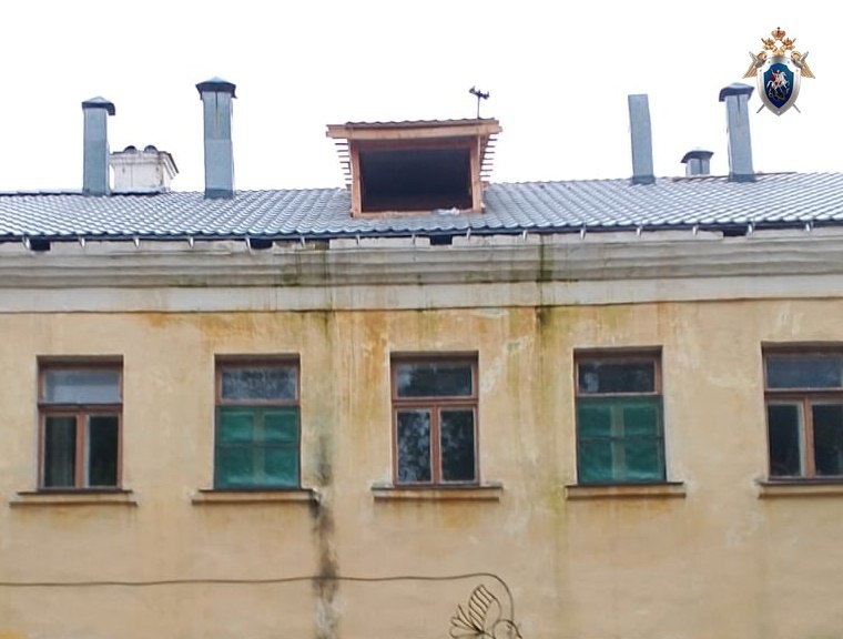 Рабочий разбился насмерть при ремонте крыши детсада в Сарове - фото 1