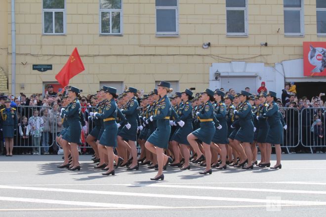 Фоторепортаж: парад в честь 80-й годовщины Победы прошел в Нижнем Новгороде - фото 217