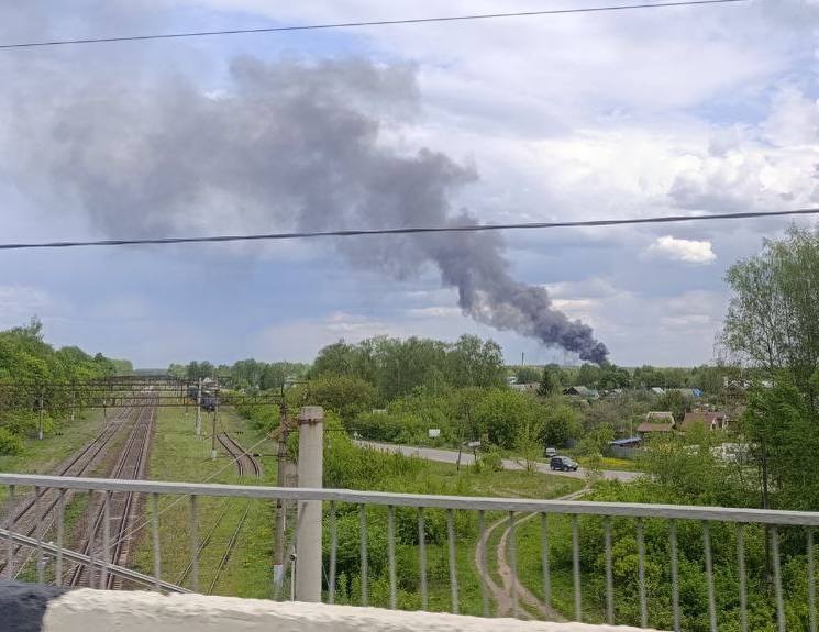Мощный пожар вспыхнул на заводском складе под Нижним Новгородом  - фото 1
