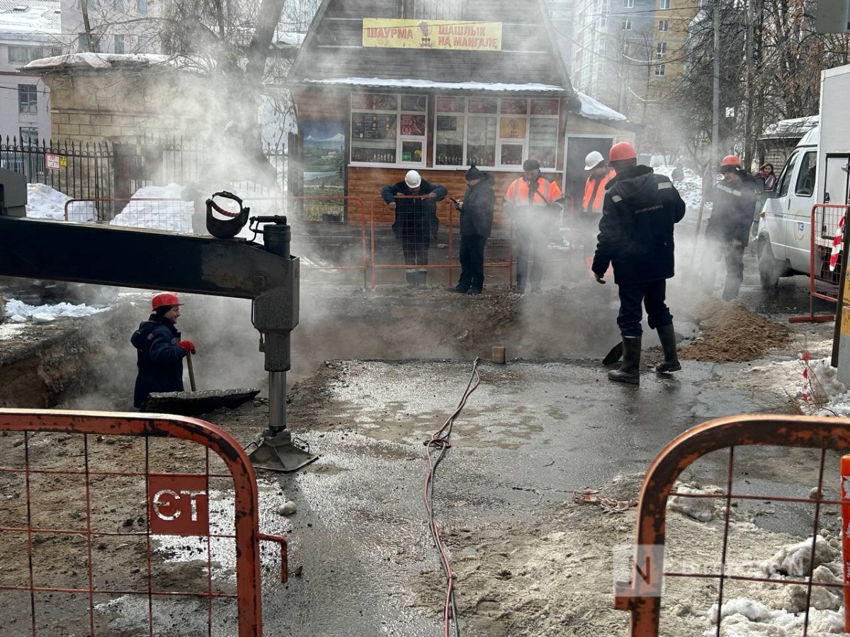 Опубликованы фото с места крупной коммунальной аварии в Нижнем Новгороде