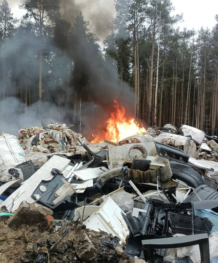 Опубликованы фото масштабного пожара на незаконной свалке в Нижнем Новгороде - фото 1