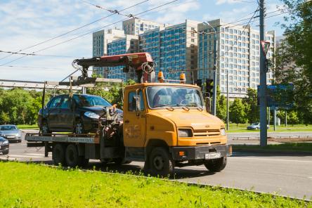 Эвакуировали машину: что делать и куда звонить