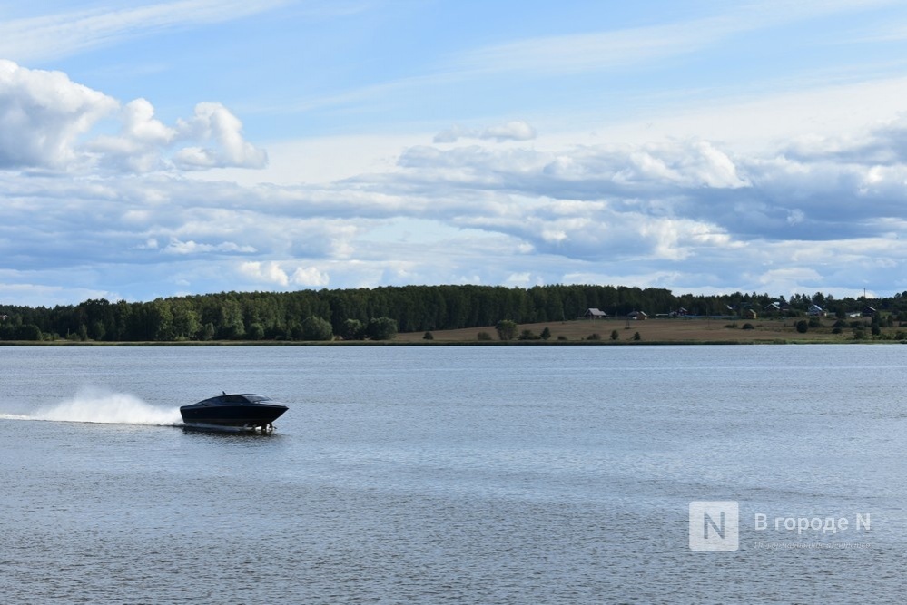 Пассажиров частной яхты спасли на Волге в Нижегородской области - фото 1