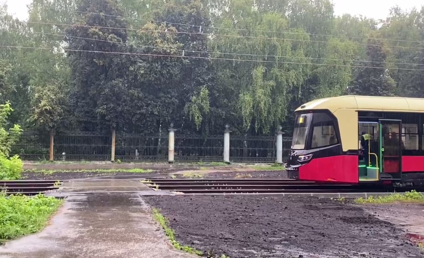 Трамвай сбил девушку у парка в Нижнем Новгороде - фото 1