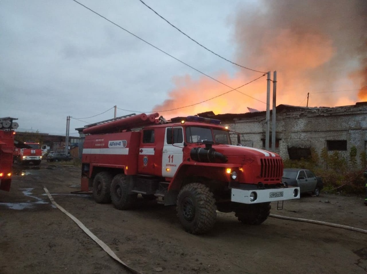 Пожар произошел на складе в Дзержинске - фото 1