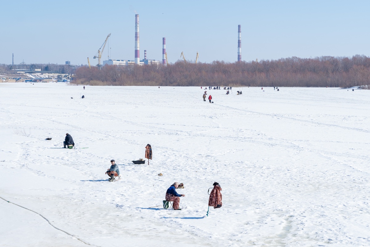 Рыбакам из Дзержинска напомнили об опасности выхода на лед - фото 1
