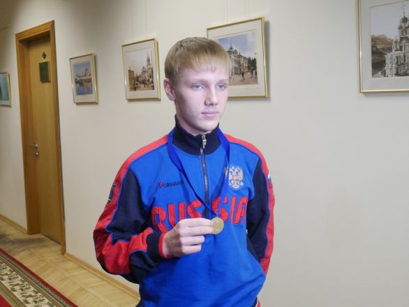 Нижегородского чемпиона мира по хоккею с мячом поздравили в кремле - фото 2