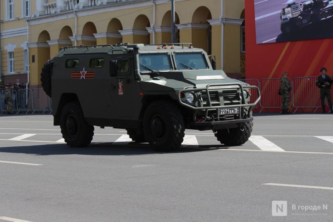 Фоторепортаж: парад в честь 80-й годовщины Победы прошел в Нижнем Новгороде - фото 114