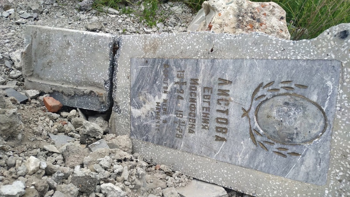 Свалку из разбитых надгробий обнаружили в Кстовском районе - фото 1
