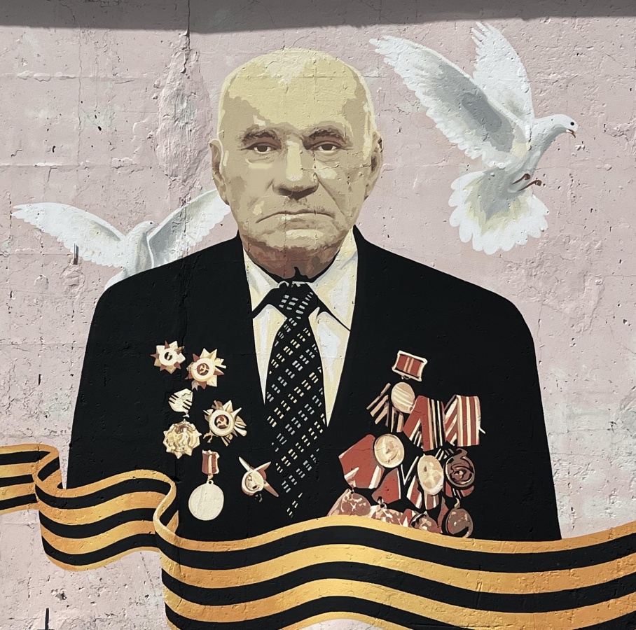 Арт-объект с портретом ветерана Василия Клочкова открыли в Нижнем Новгороде - фото 1