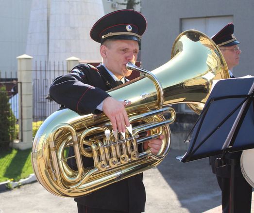 Оркестр нижегородской полиции дал концерт под открытым небом в честь 9 Мая  - фото 5