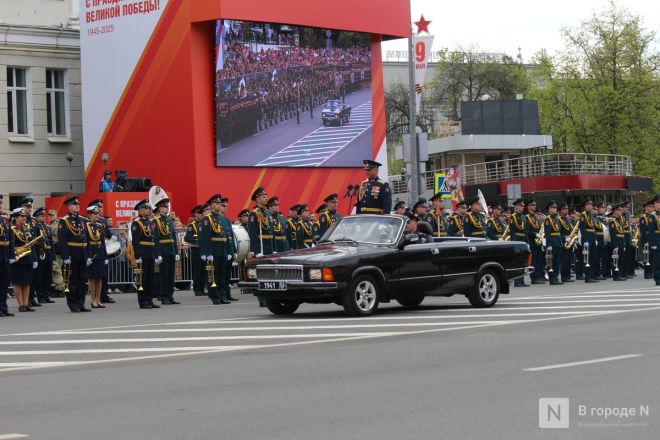 Фоторепортаж: парад в честь 80-й годовщины Победы прошел в Нижнем Новгороде - фото 91