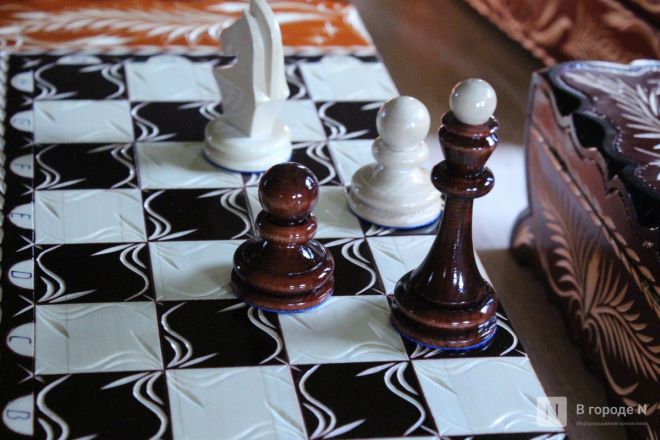 Танк-мангал и деревянные иконы: фоторепортаж с новой выставки от заключенных в Нижнем Новгороде - фото 92