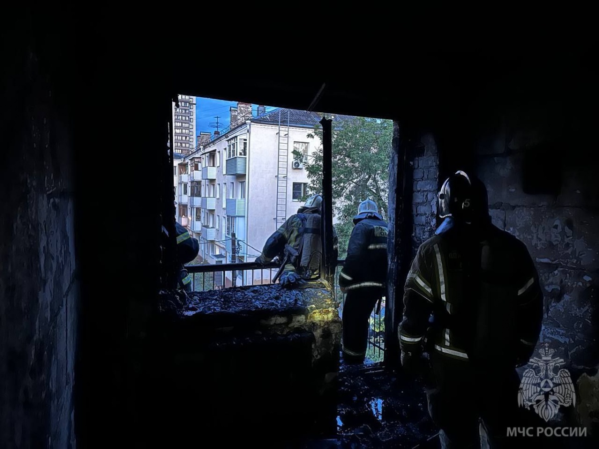 Мужчину спасли на пожаре в общежитии Нижнем Новгороде - фото 1