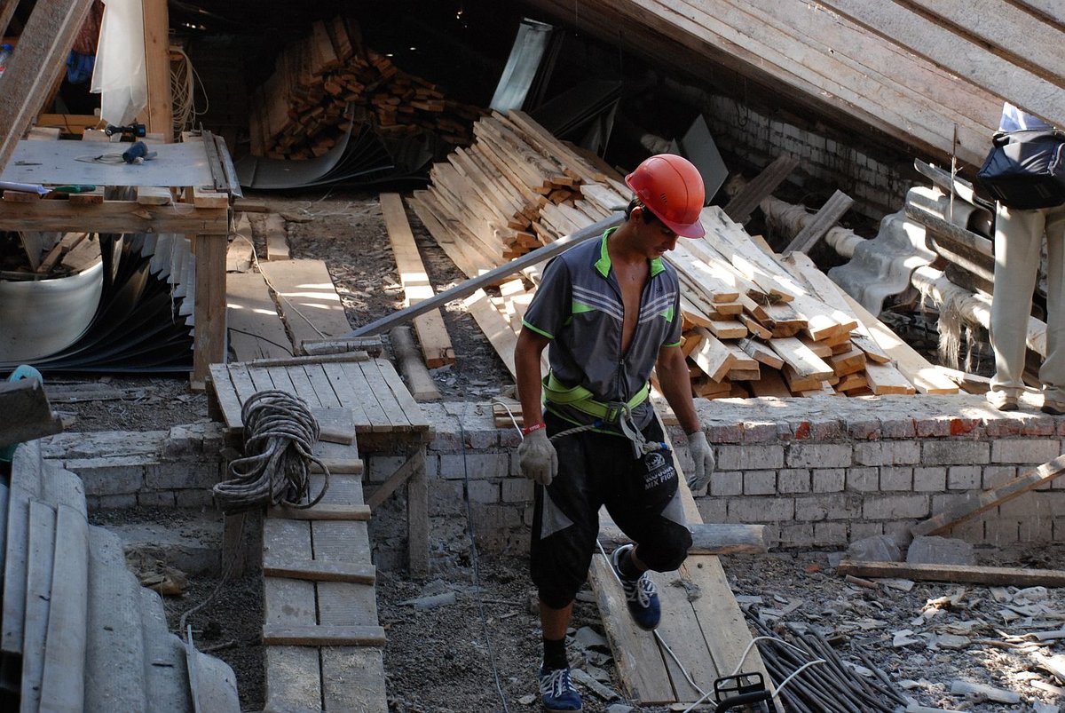 Жители получат компенсацию за протекающую крышу дома на улице Чаадаева - фото 1