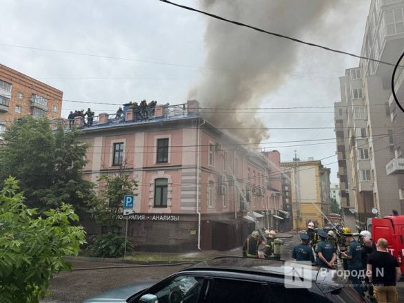 Опубликованы фото с места мощного пожара на Большой Покровской - фото 4