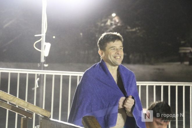 Мороз по коже: фоторепортаж с крещенских купаний в Нижнем Новгороде - фото 19