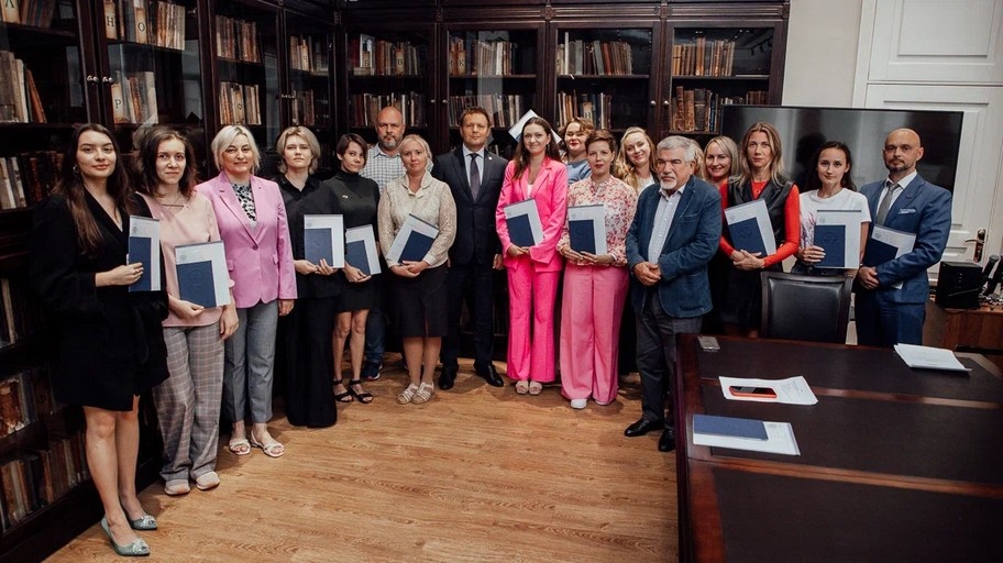 Ректор Мининского университета вручил дипломы 18 молодым ученым - фото 1
