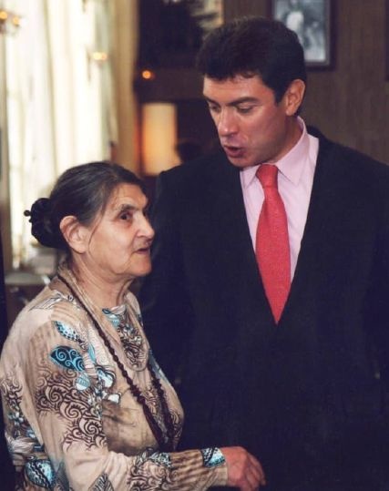 Мать Немцова умерла из-за отека мозга - фото 1