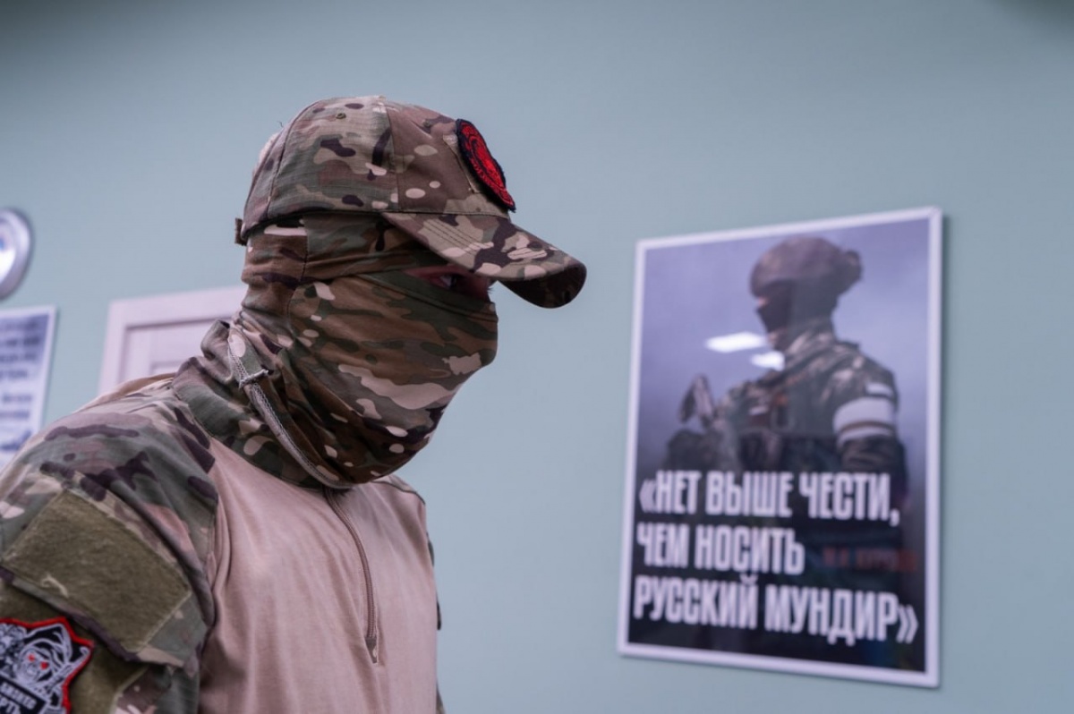 Партия нижегородских добровольцев отправилась в зону боевых действий на Украине - фото 1