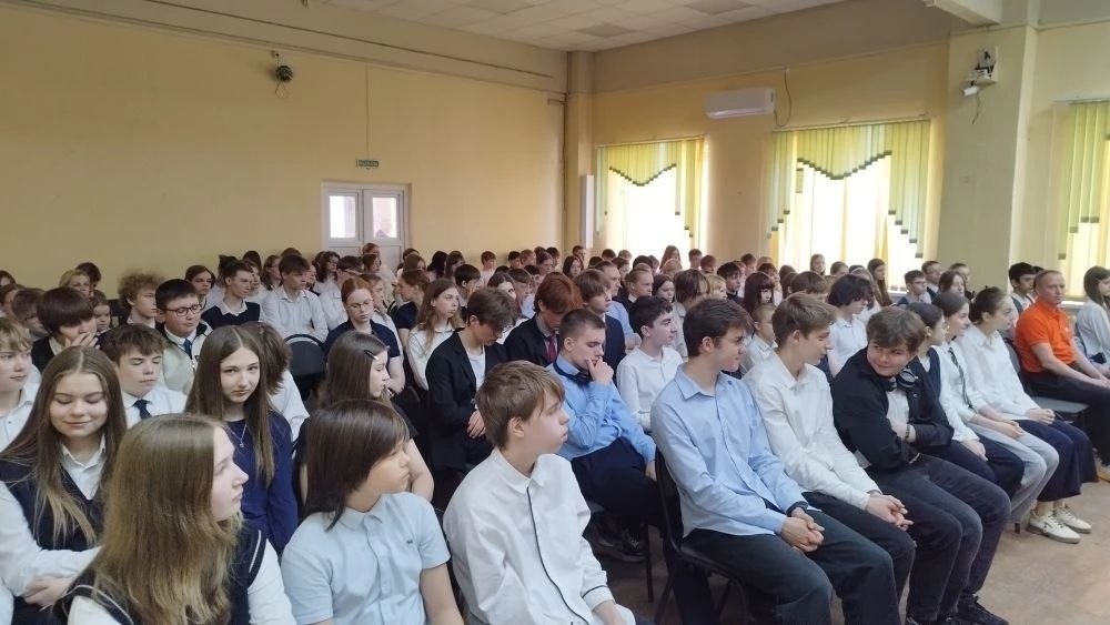 Знакомство с миром электричества: сотрудники &laquo;Нижновэнерго&raquo; провели для школьников лекции и экскурсию - фото 1