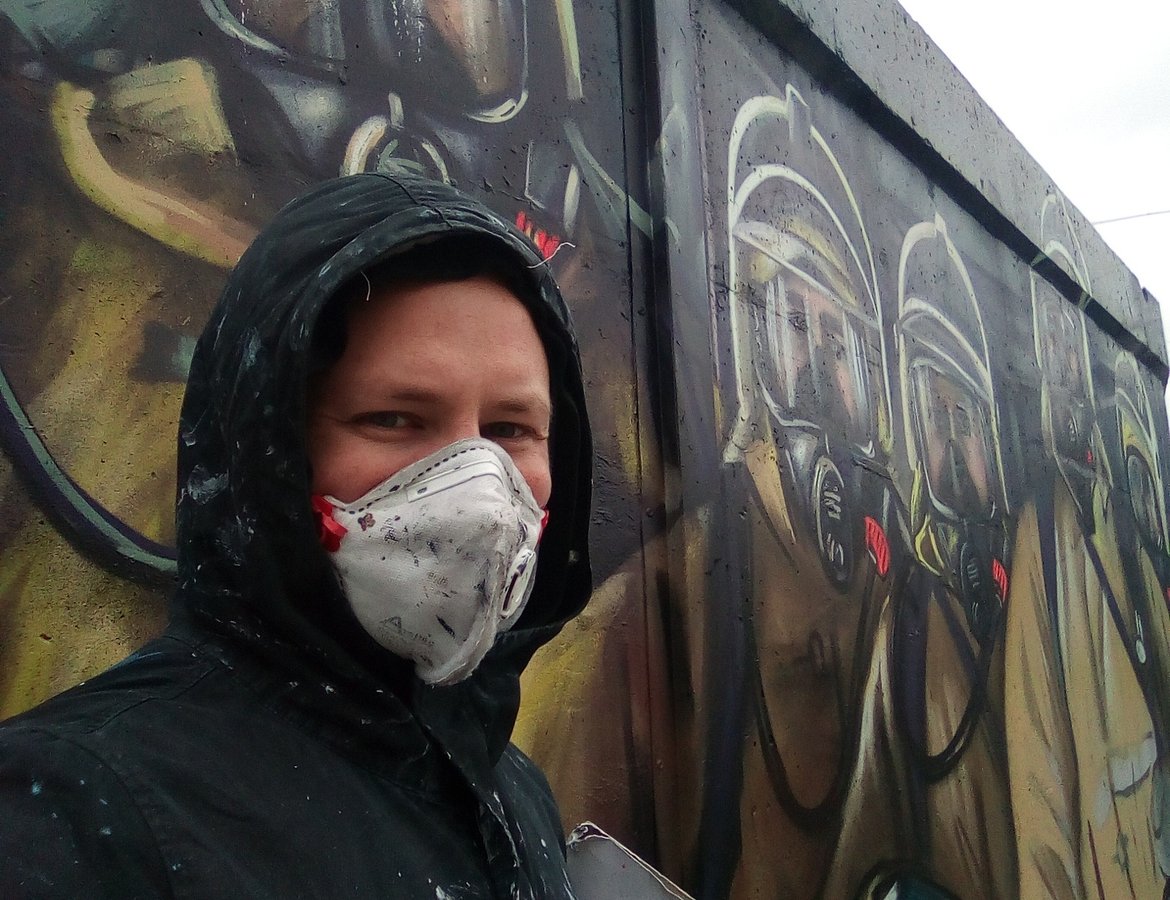 Окский съезд в Нижнем Новгороде украшают лицами пожарных  - фото 1