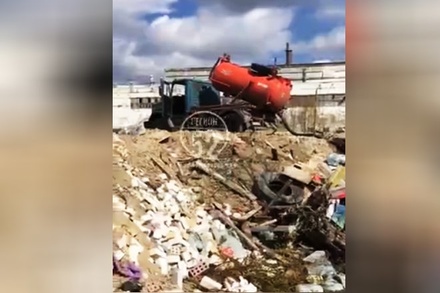 В Силикатное озеро Сормовского района слили нечистоты