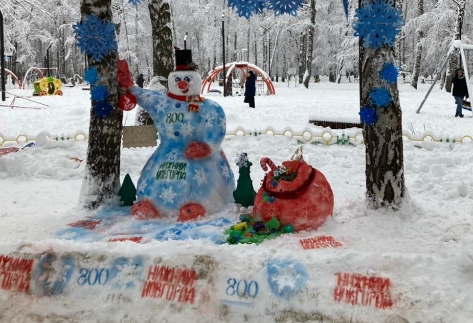 100 снеговиков украсили парк Пушкина в Советском районе - фото 1