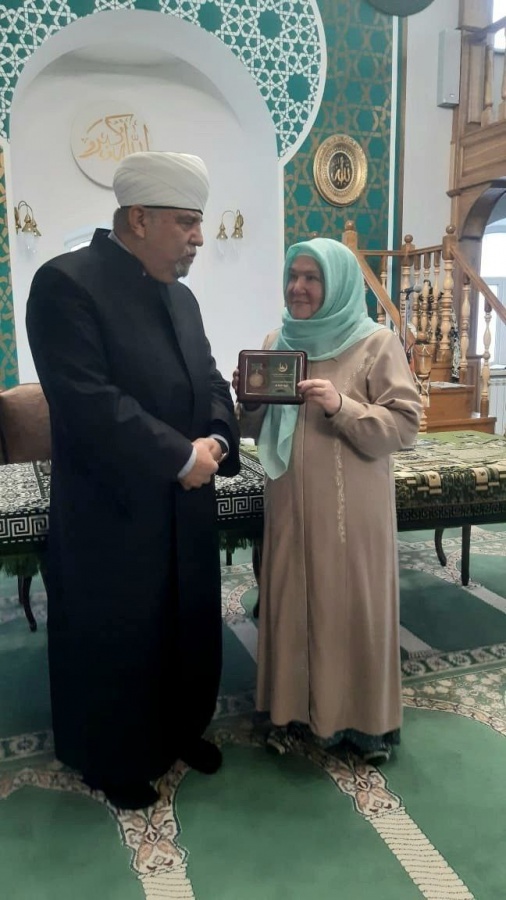 В ДУМНО высказались о скандале с награждением Фаузии Байрамовой - фото 1