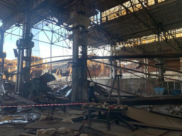 Два человека погибли в Дзержинске под рухнувшей крышей цеха на заводе &laquo;Химмаш&raquo; - фото 4