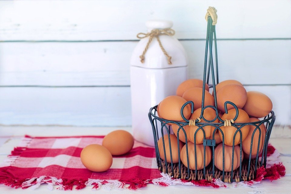 4 необычных и действенных способа очистить вареные яйца - фото 1