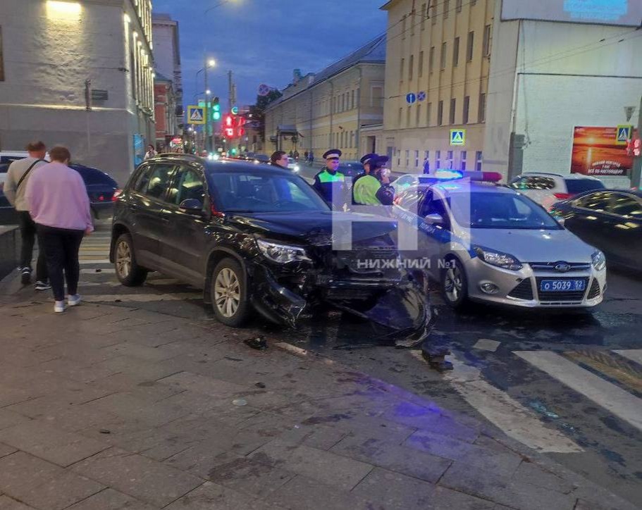 Два человека пострадали при столкновении легковушек в центре Нижнего Новгорода