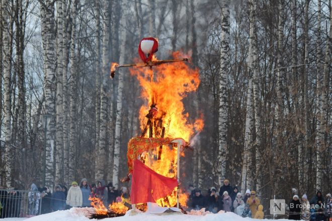 С блинами и в сугробах: как прошла Масленица в Нижнем Новгороде — фоторепортаж - фото 40