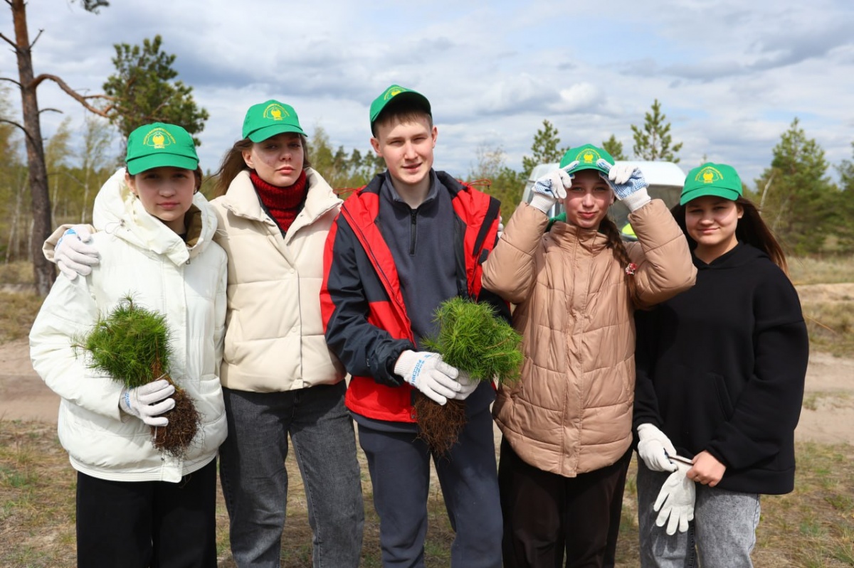 Более 5 тысяч деревьев высадили в Дзержинске в рамках акции &laquo;Сад памяти&raquo; - фото 1