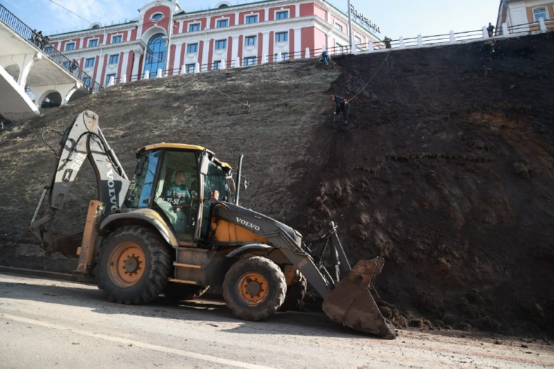 Стало известно, когда возобновят движение по Зеленскому съезду после оползней  - фото 1